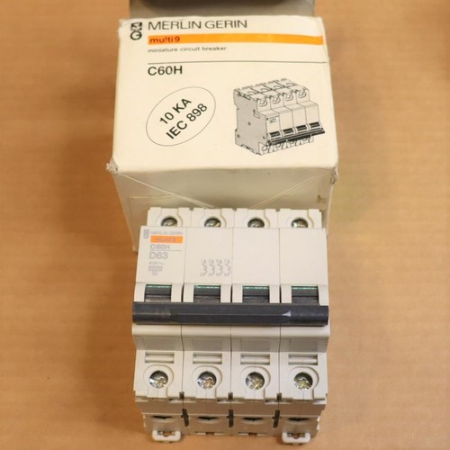 One merlin gerin - one,